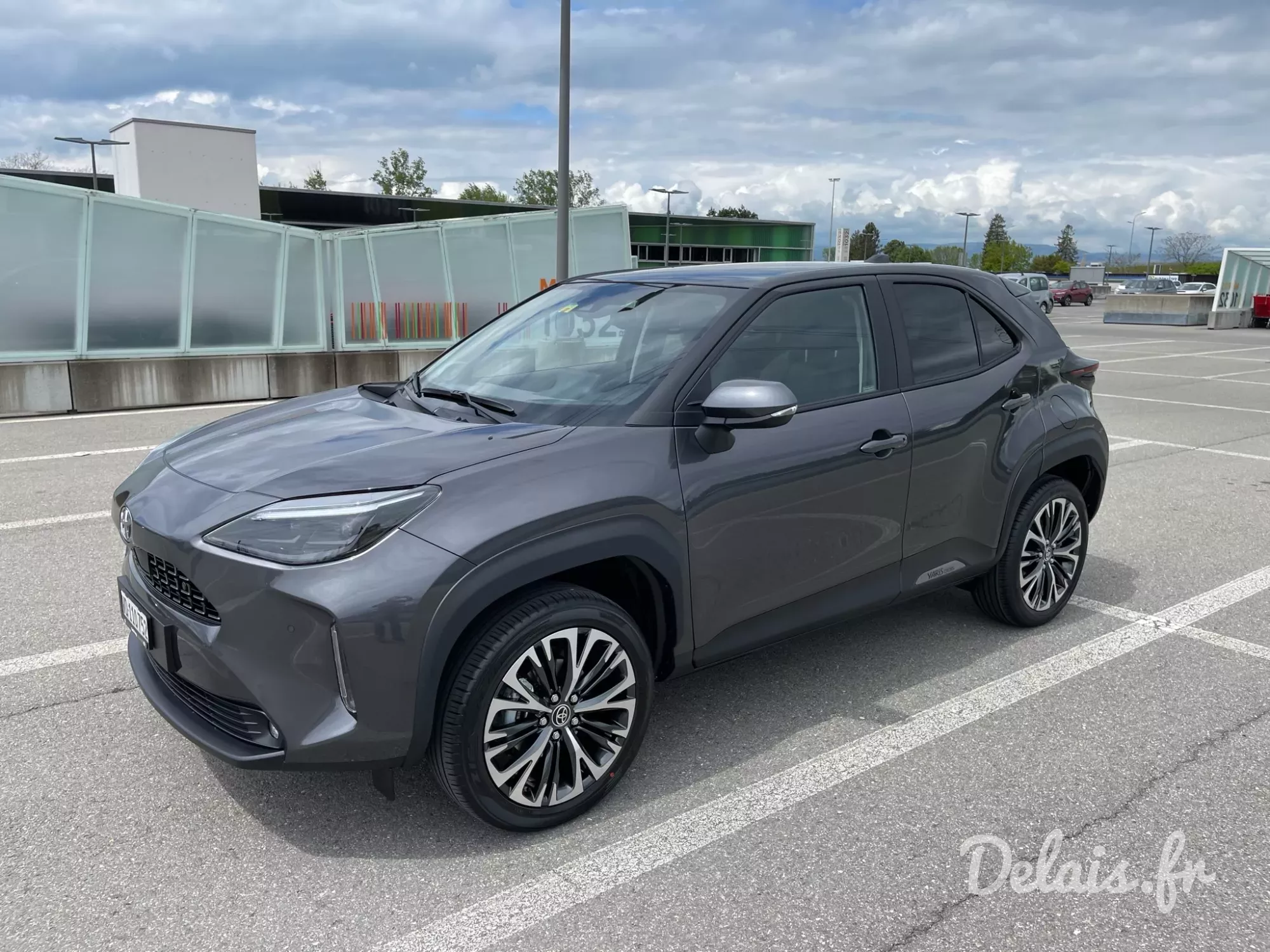 Toyota Yaris Cross Gris Atlas Dynamic Business