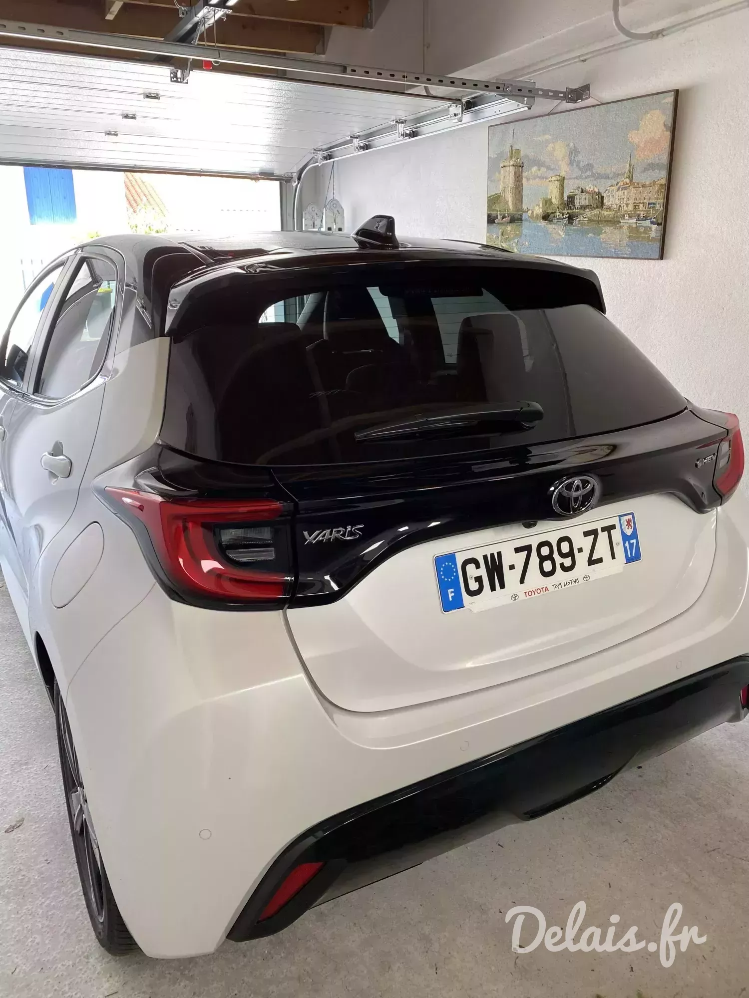 Toyota Yaris Blanc Lunaire Première