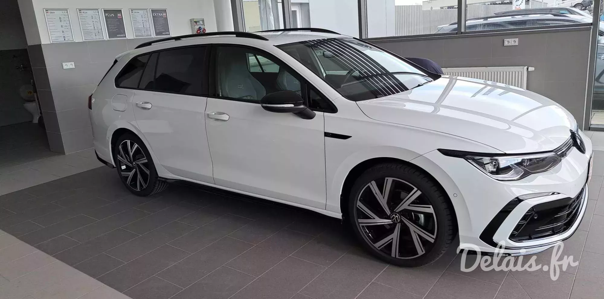 Volkswagen Golf Pure White R-Line