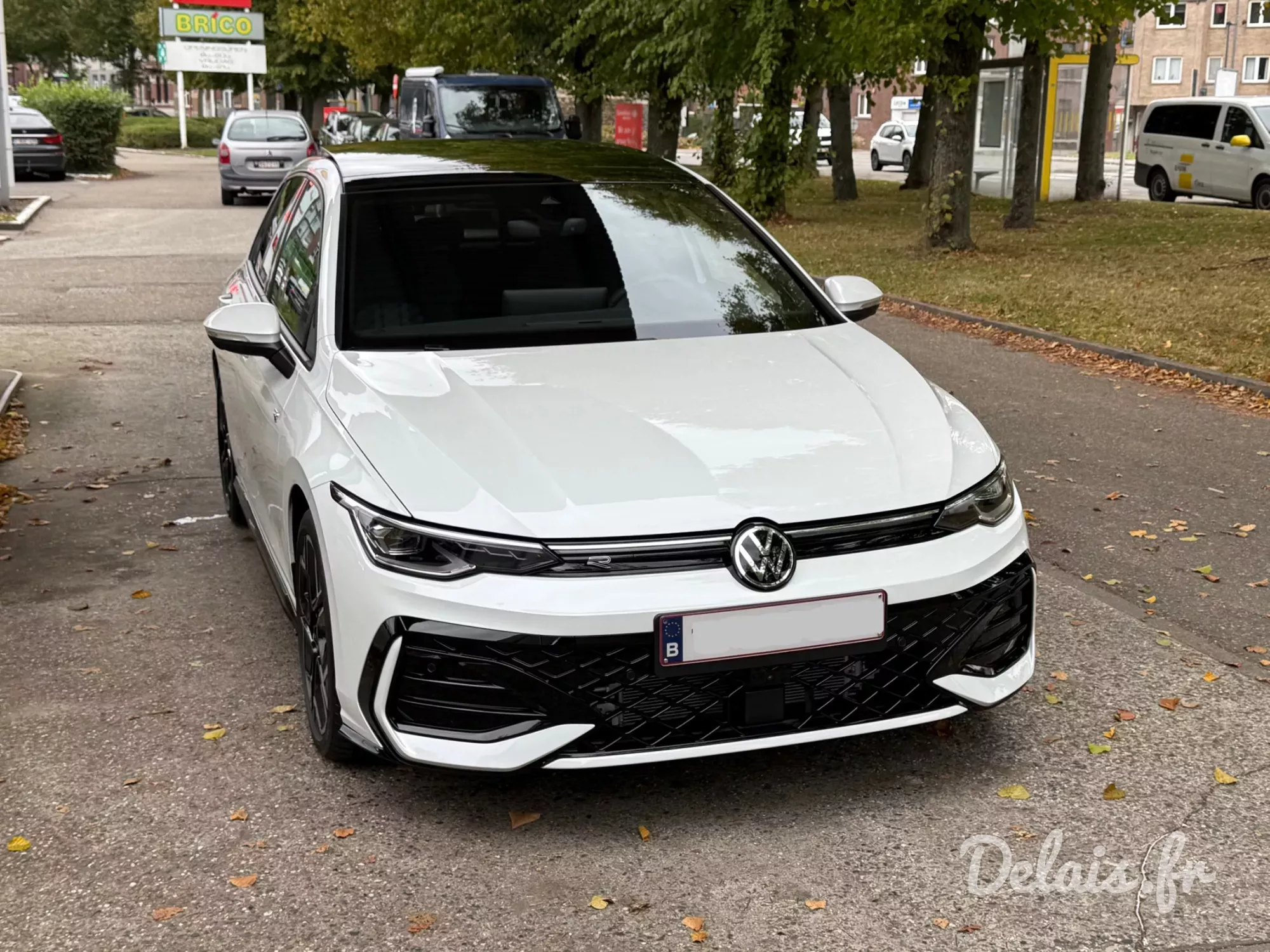 Volkswagen Golf Oryx White Premium R-Line