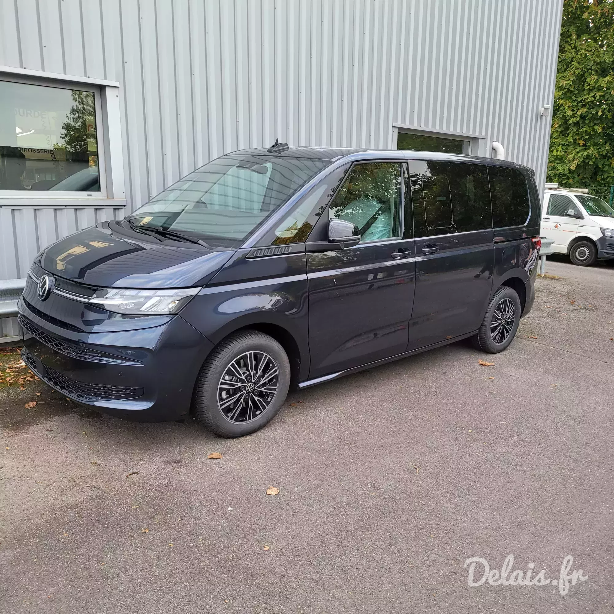 Volkswagen Multivan Bleu Starlight Life Court