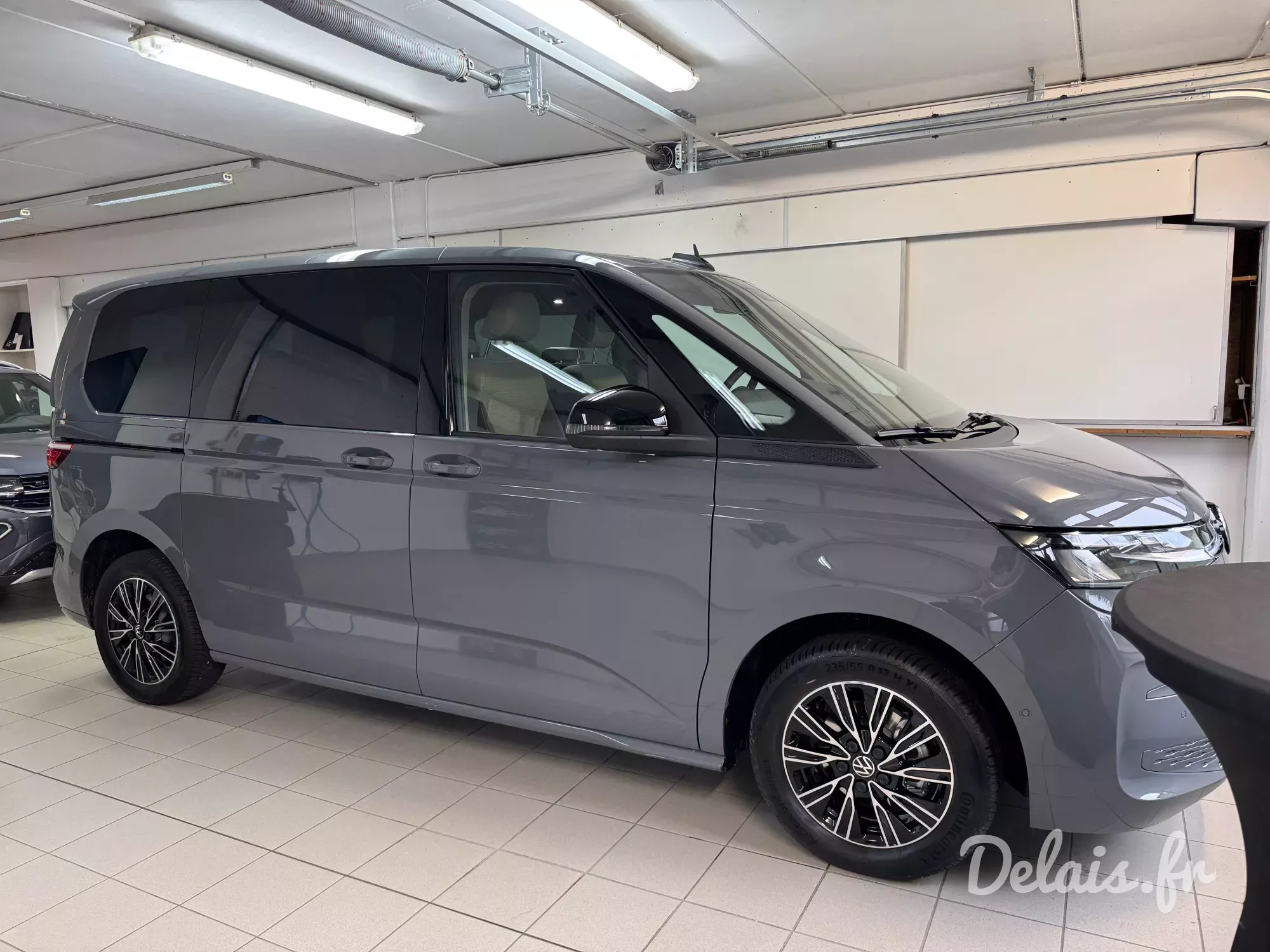 Volkswagen Multivan Pure Grey Life Court