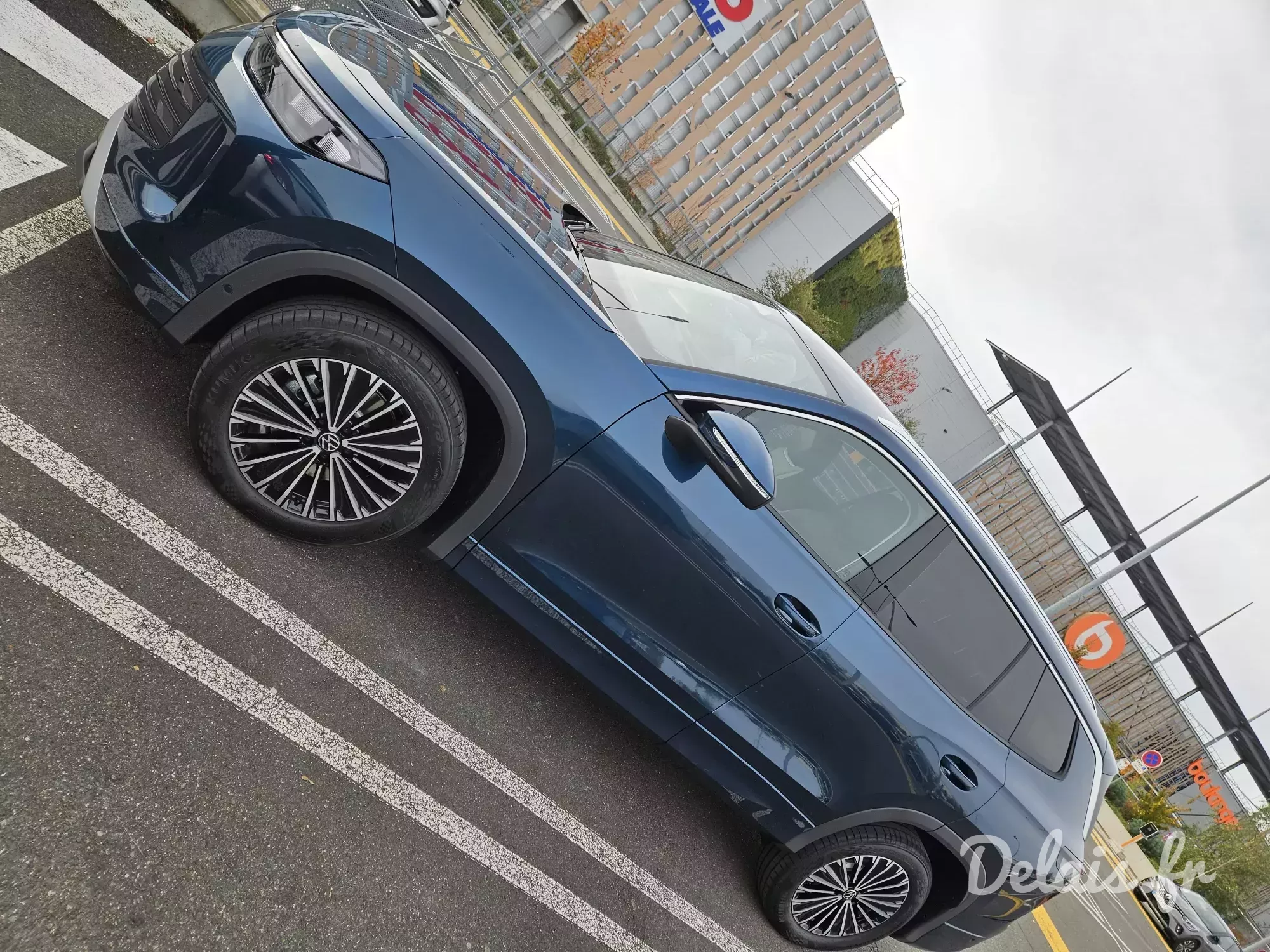 Volkswagen Tayron Nightshade Blue VW Edition