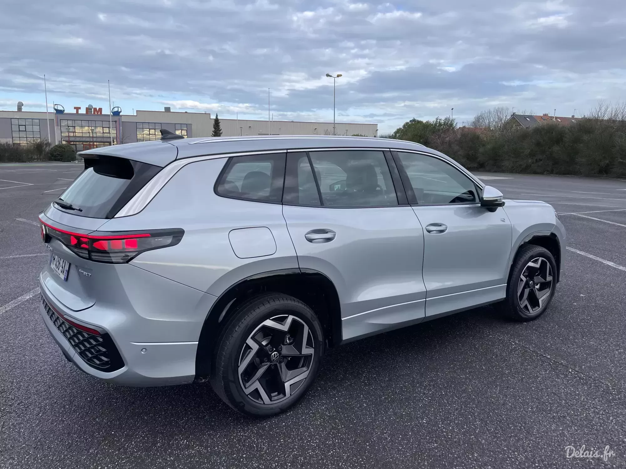 Volkswagen Tayron Oyster Silver R-Line Exclusive