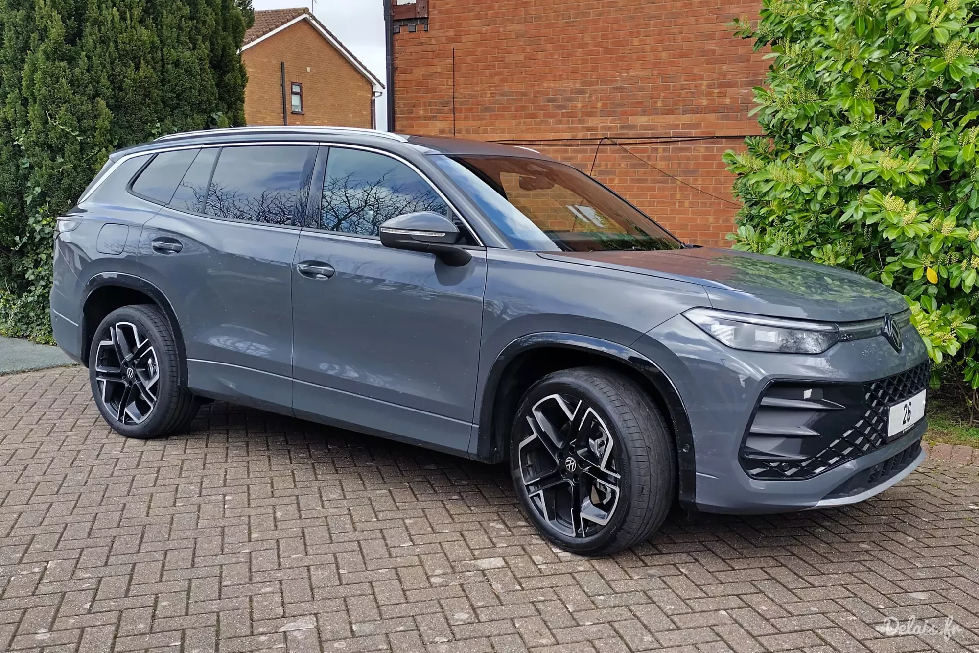 Volkswagen Tayron Dolphin Grey R-Line Edition