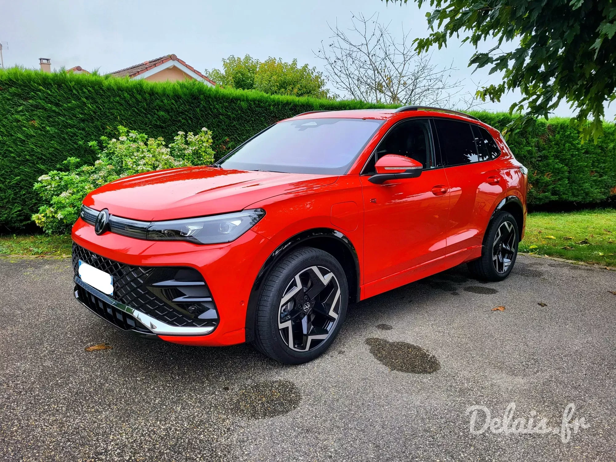 Volkswagen Tiguan Persimmon Red R-Line Exclusive