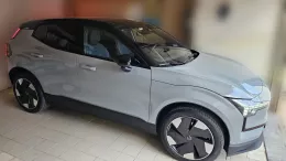 Volvo EX30 Vapour Grey Plus of Chris