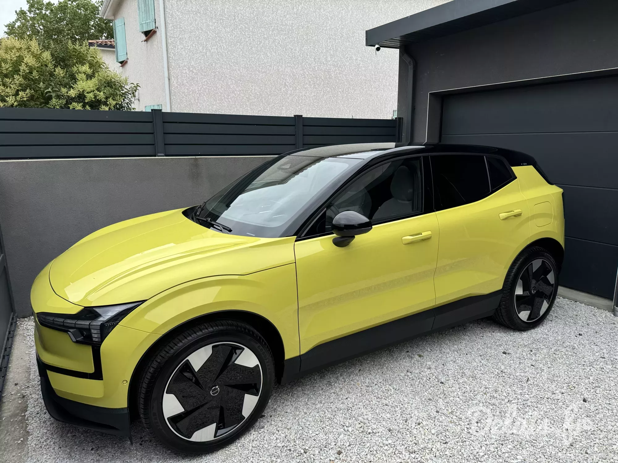 Volvo EX30 Moss Yellow / Jaune Flora Ultra
