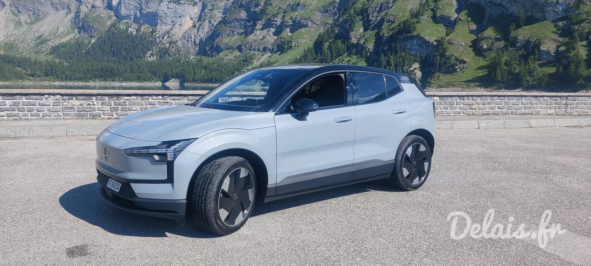 Volvo EX30 Vapour Grey / Gris Brume Plus
