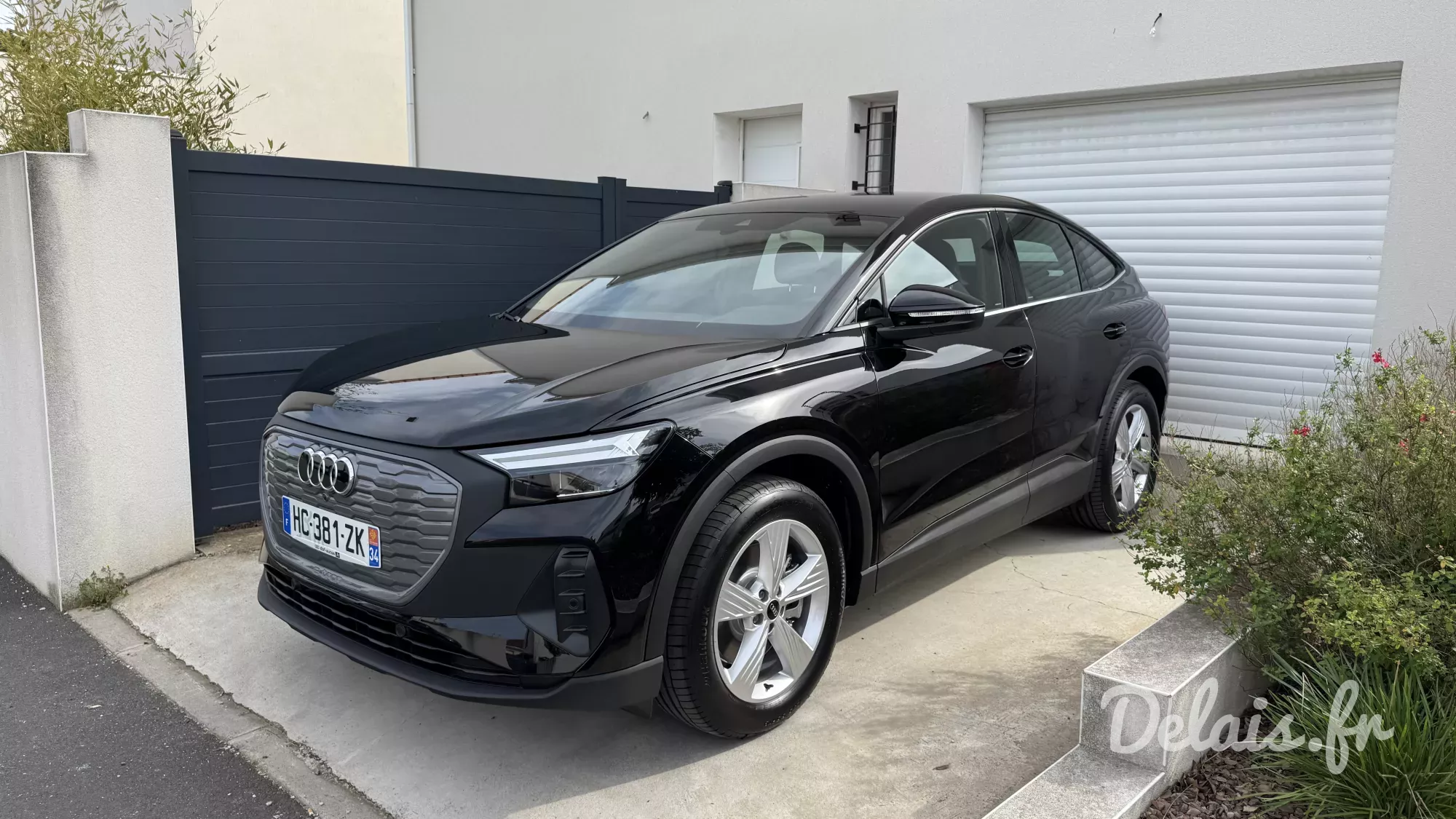 Audi Q4 e-tron Noir Mythic Base