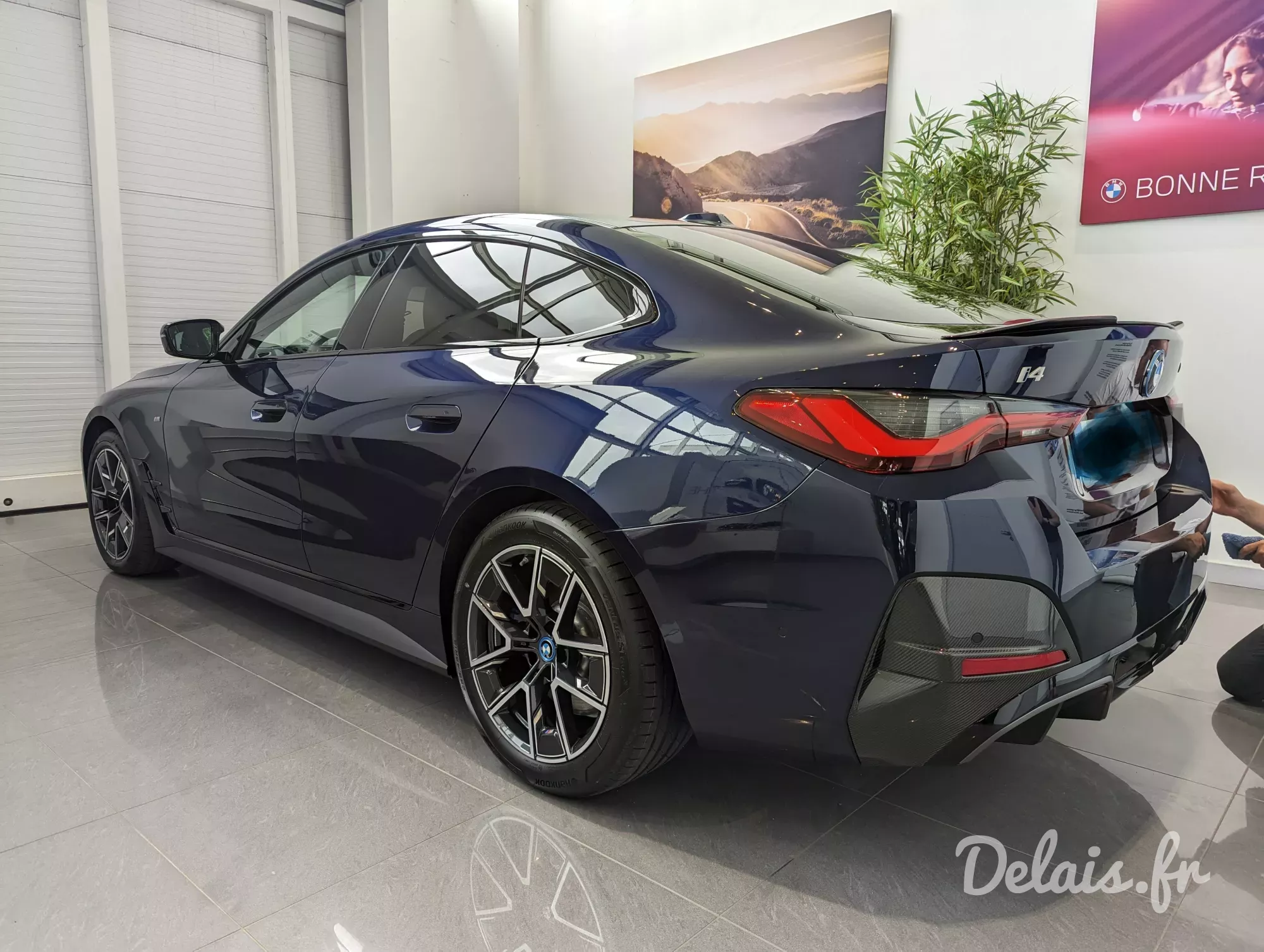 BMW i4 Tansanitblau M Sport