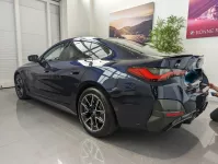 BMW i4 Tansanitblau M Sport de MaaX1980