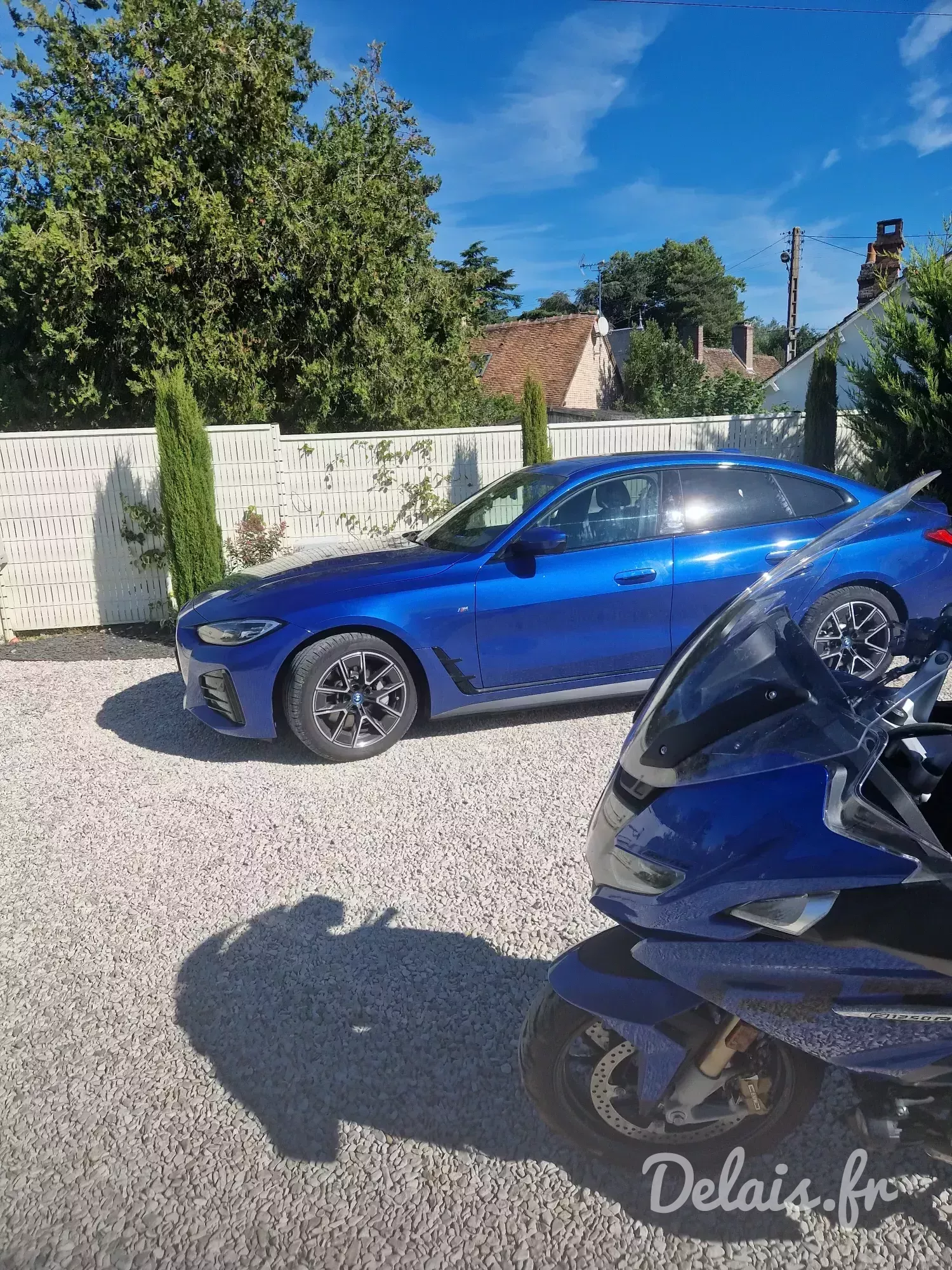 BMW i4 Frozen Portimao Blau M Sport