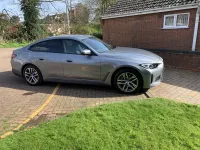 BMW i4 Skyscraper Grau Base de superduker