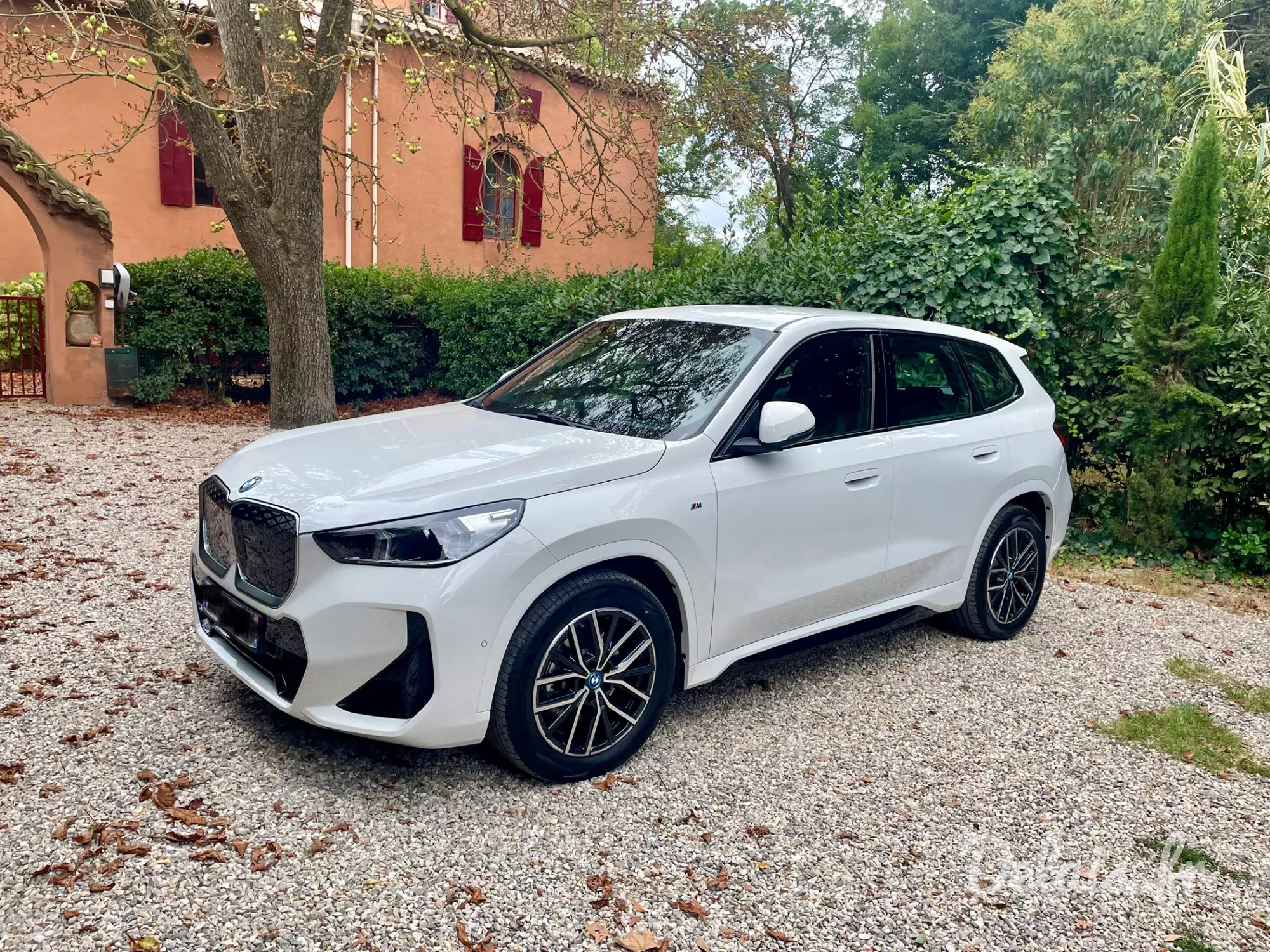 BMW iX1 Alpinweiss M Sport