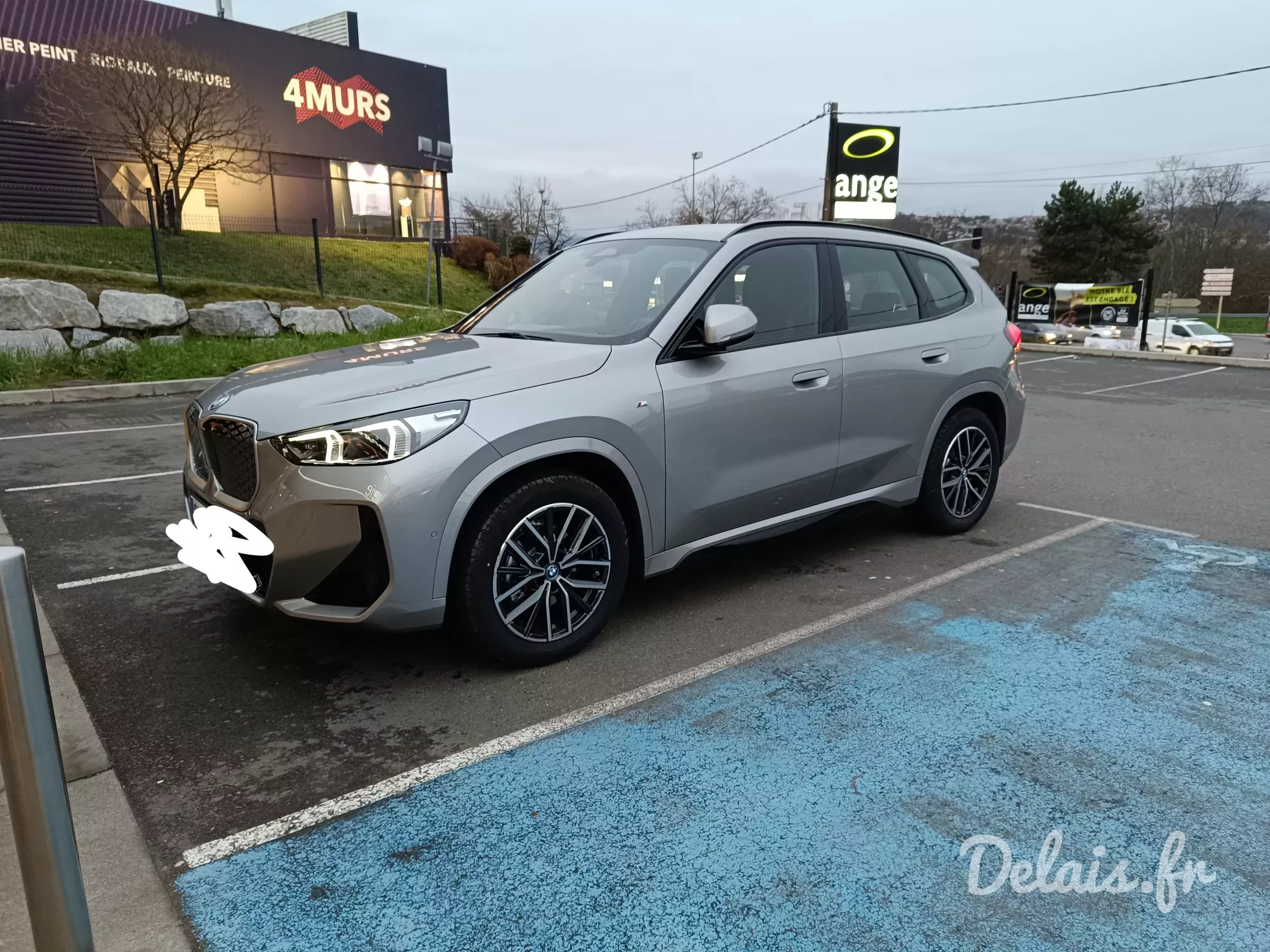 BMW iX1 Spacesilber M Sport