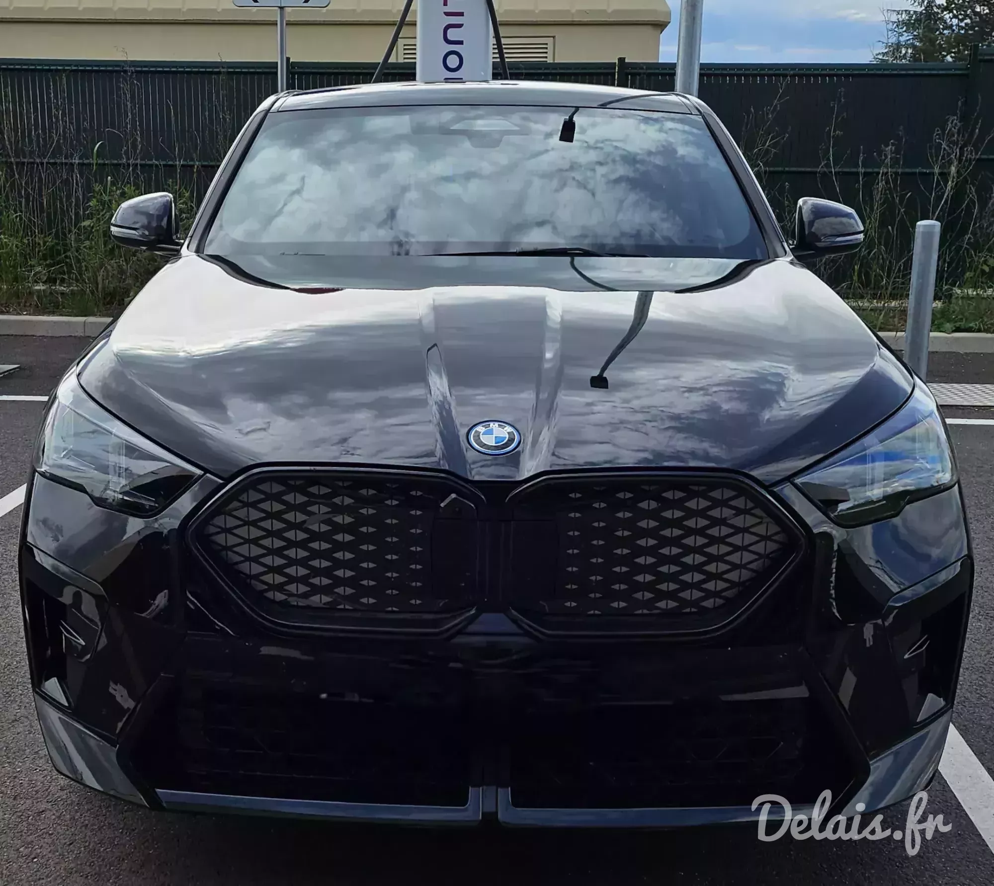 BMW iX2 Saphirschwarz M Sport