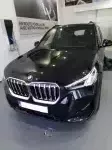 BMW X1 Saphirschwarz M Sport de Korbdol
