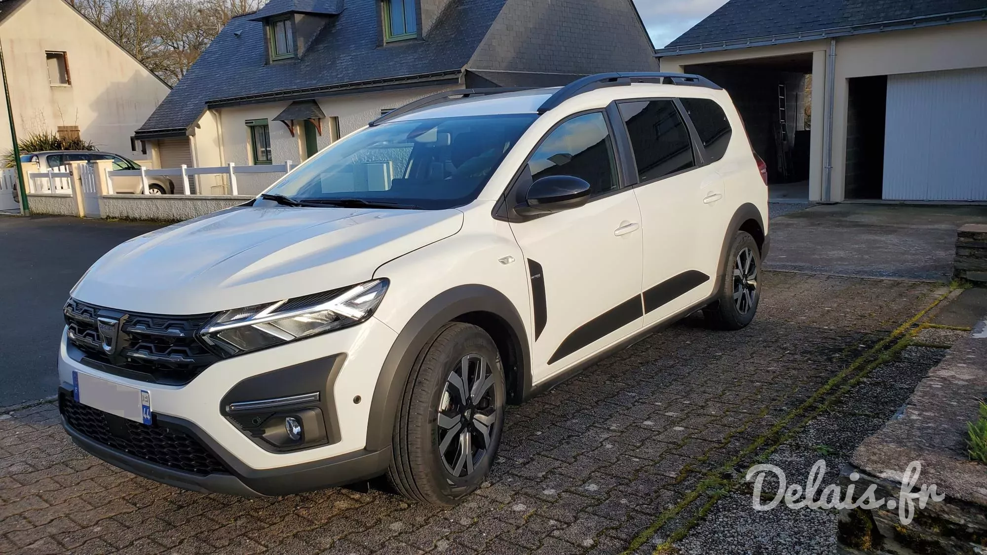 dacia jogger blanc glacier