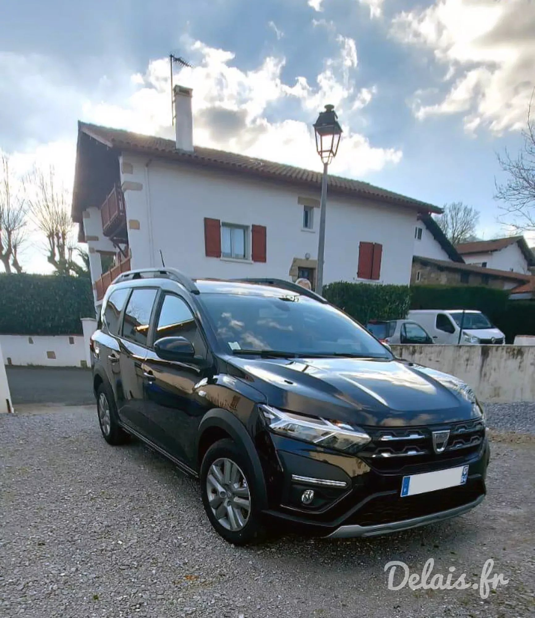 Dacia Jogger Noir Nacré Essential 5 Places