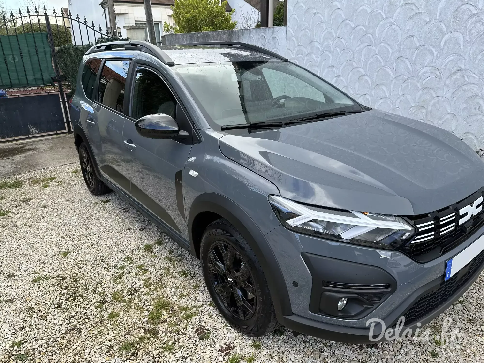 jogger dacia gris comete