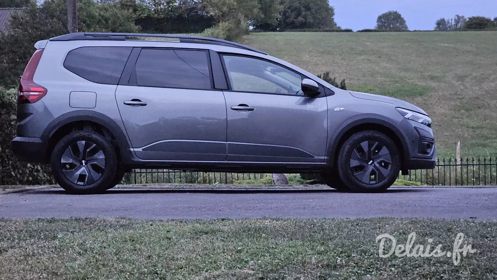 Dacia Jogger Gris Schiste Expression 7 Places