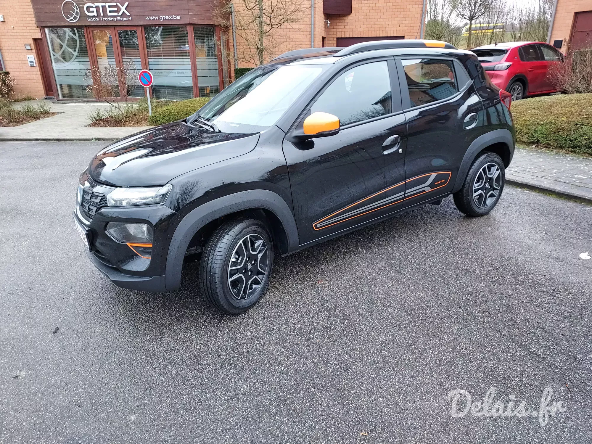 Dacia Spring Noir Magma Confort Plus