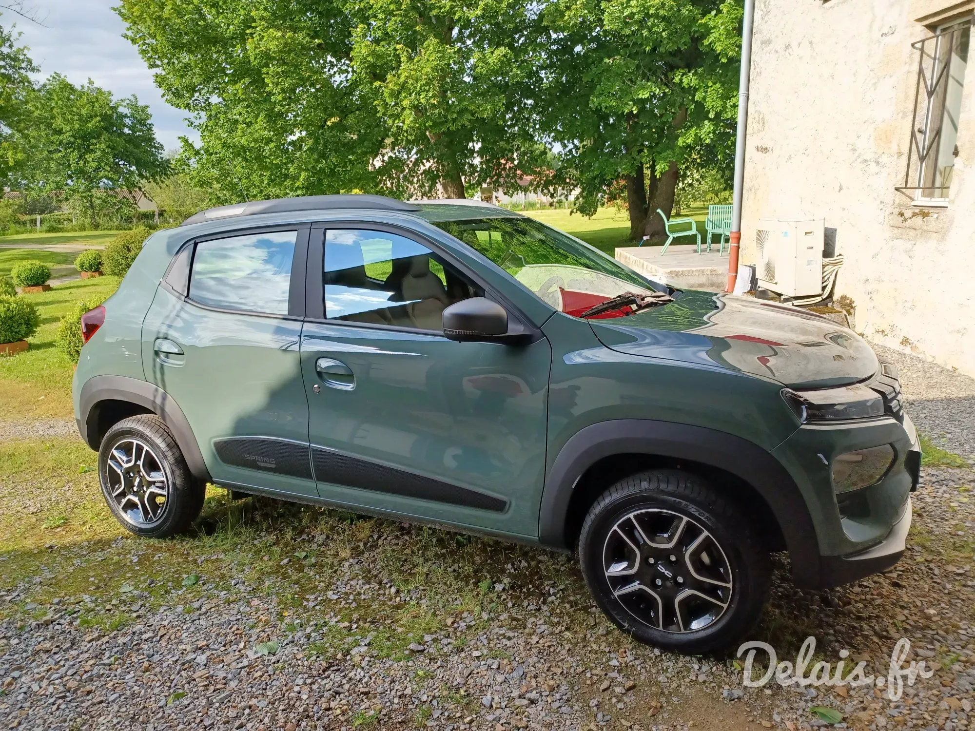 Dacia Spring Kaki Lichen Expression
