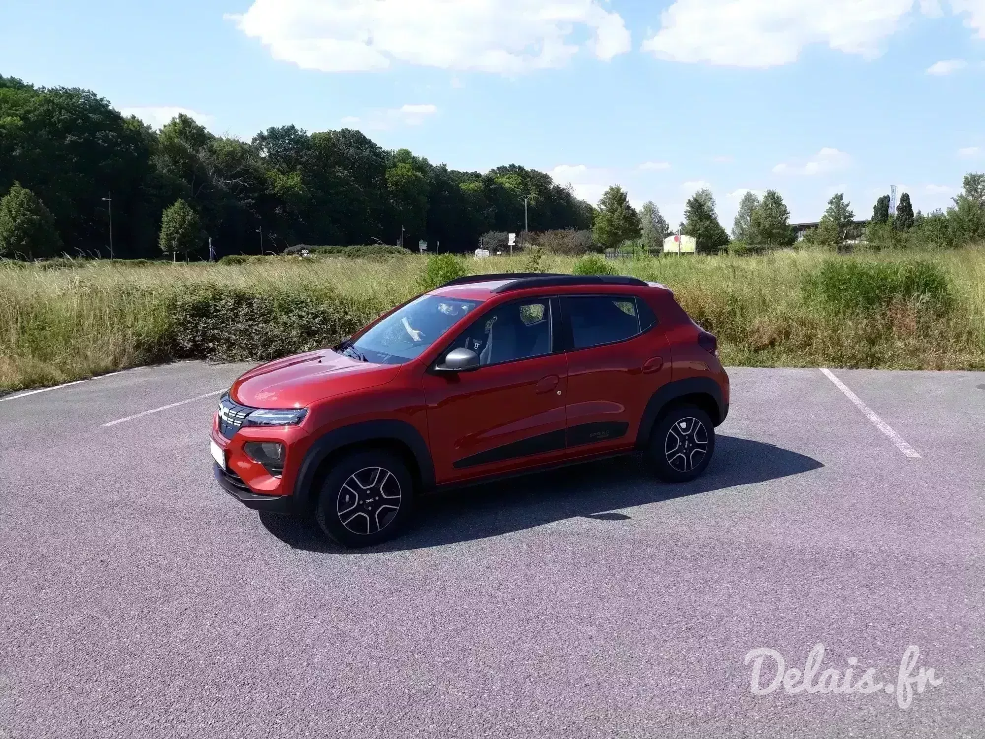 Dacia Spring Rouge Goji Expression
