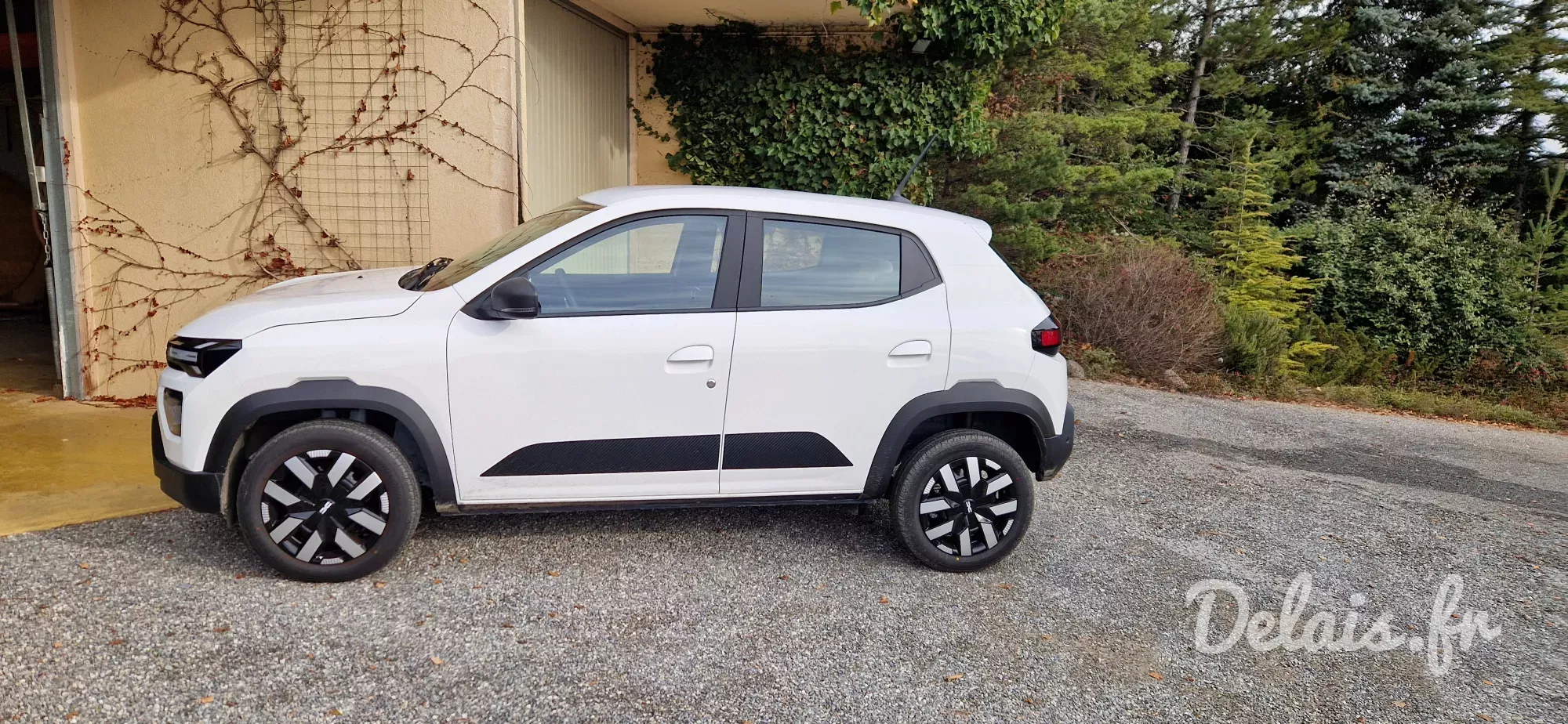 Dacia Spring Blanc Kaolin Expression