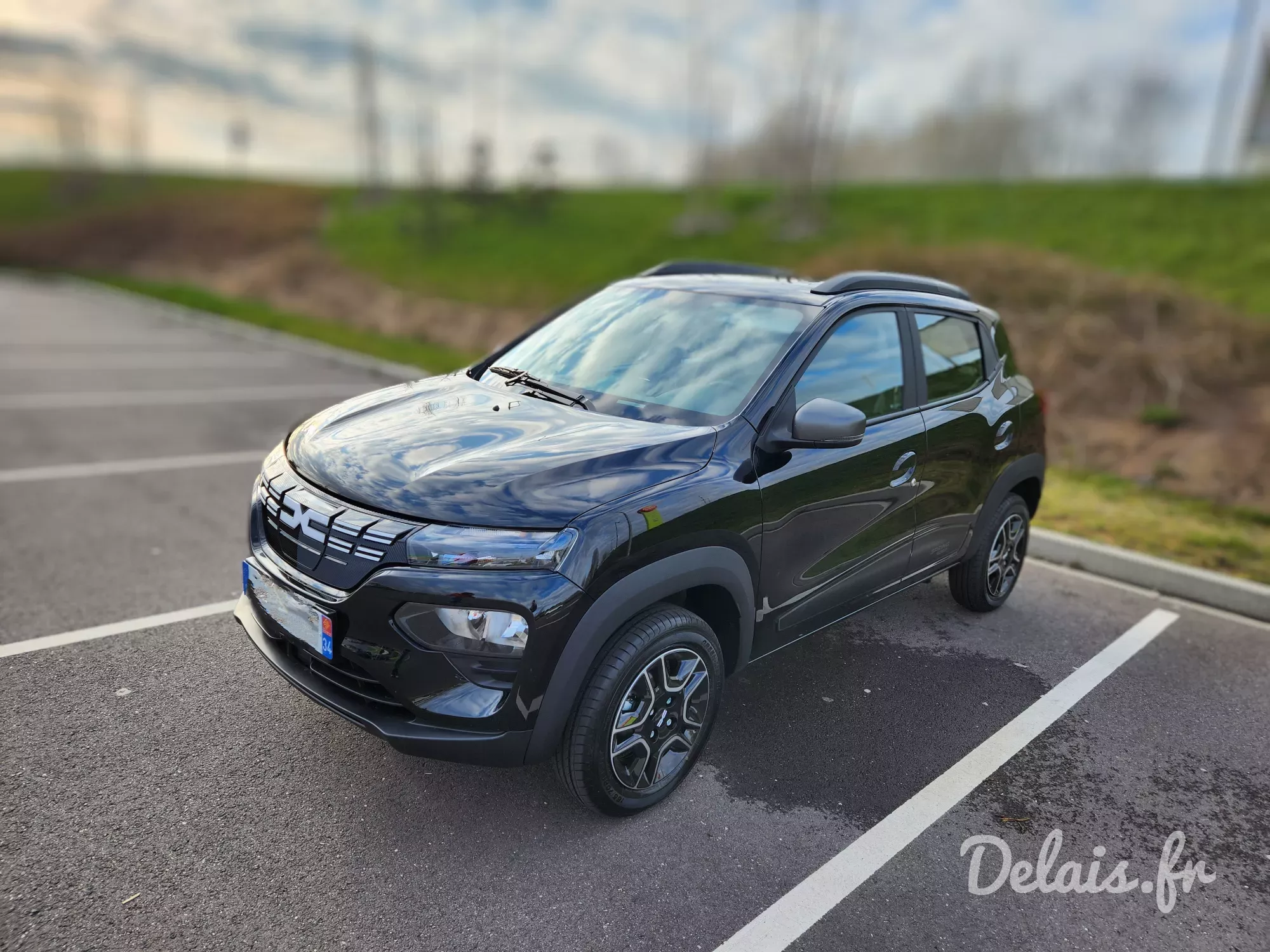 Dacia Spring Noir Magma Expression