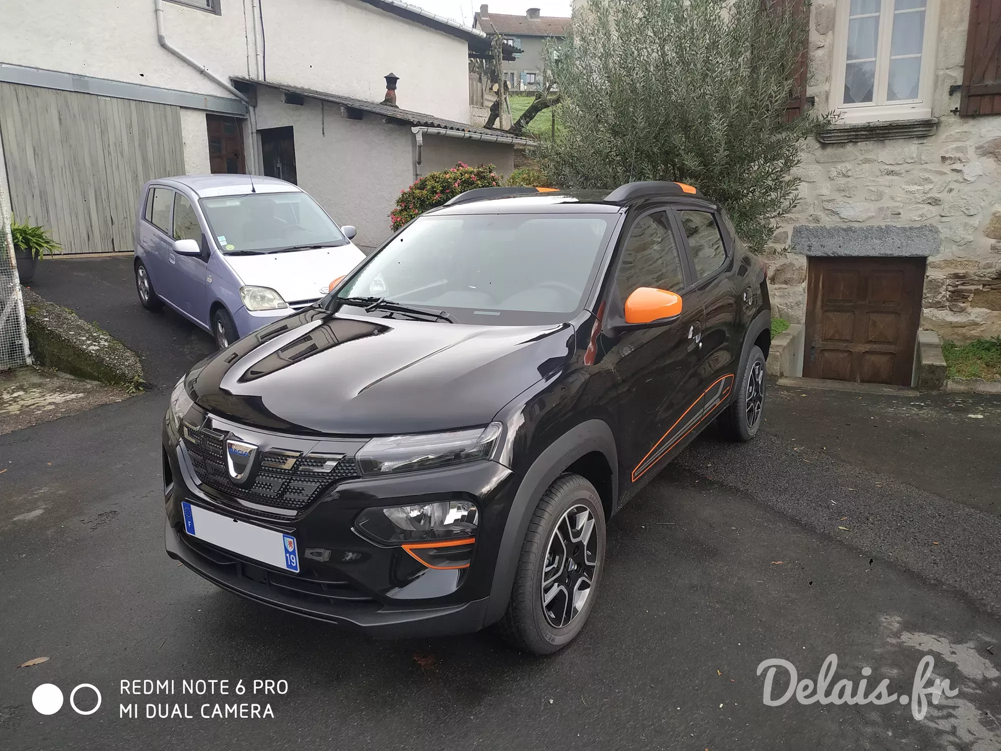 Dacia Spring Noir Magma Confort Plus