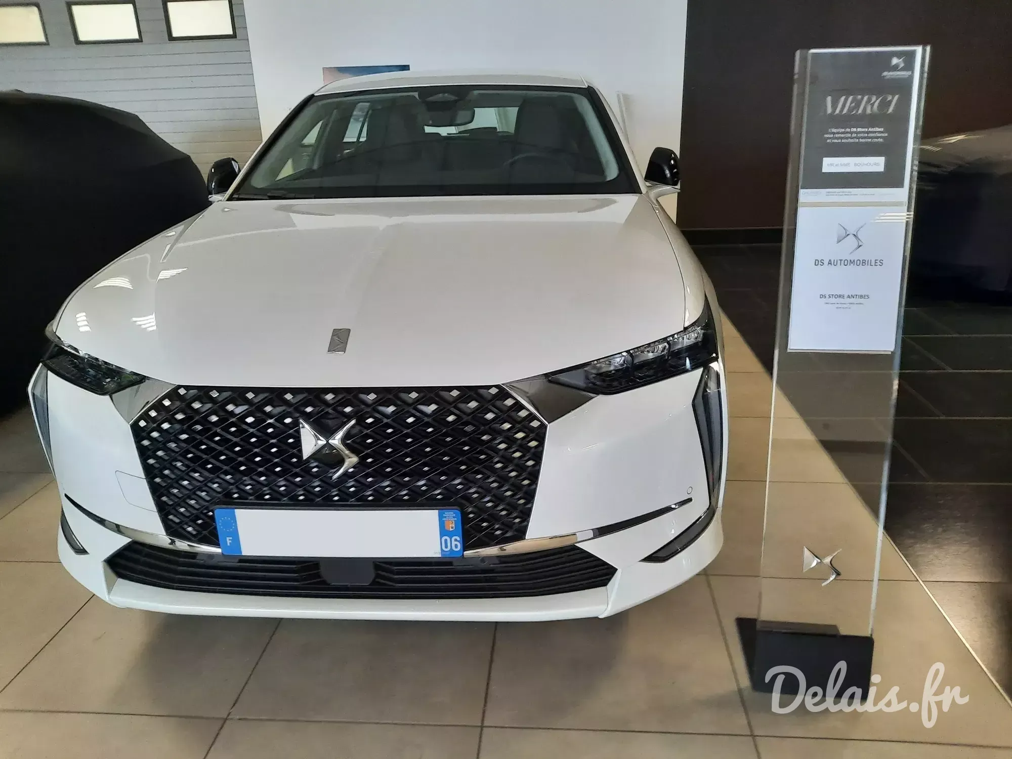DS4 Blanc Nacré Trocadero