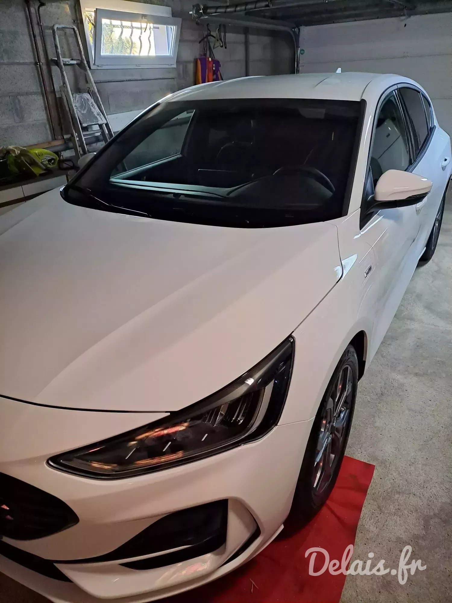 Ford Focus Blanc Glacier ST-Line X