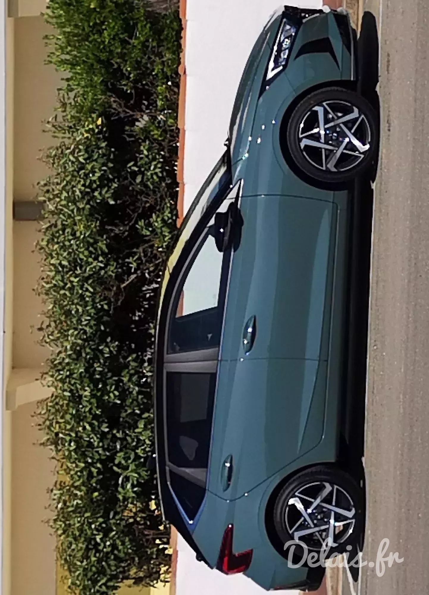 Hyundai i20 Mangrove Green Executive