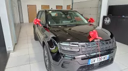 Jeep Avenger Volcano Black Longitude de Kaafar