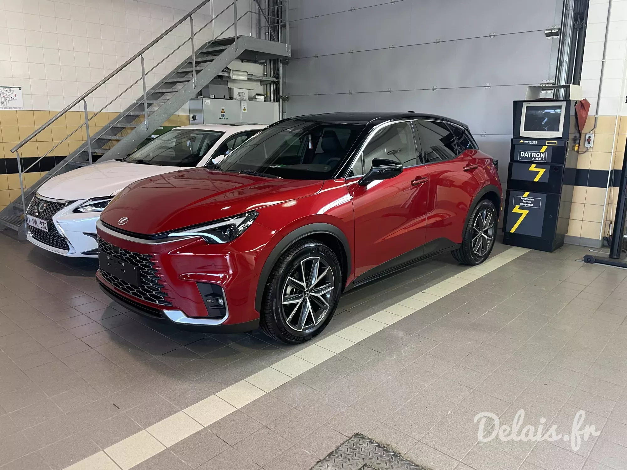 Lexus LBX Rouge Intense Emotion