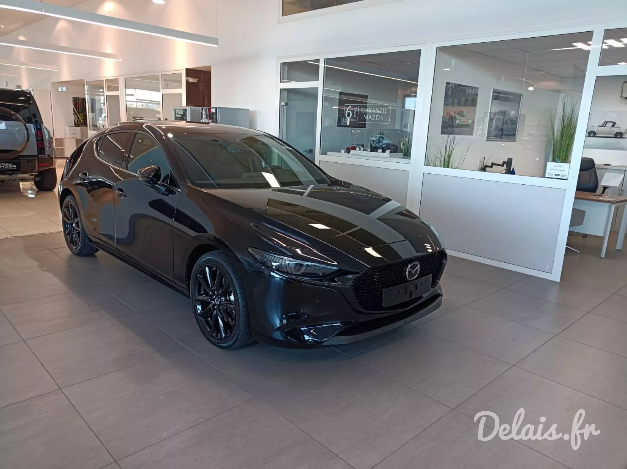 Mazda 3 Jet Black Exclusive-Line