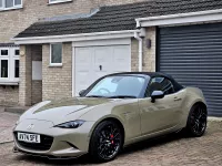 Mazda MX-5 Zircon Sand Roadster Homura de TREMAINE