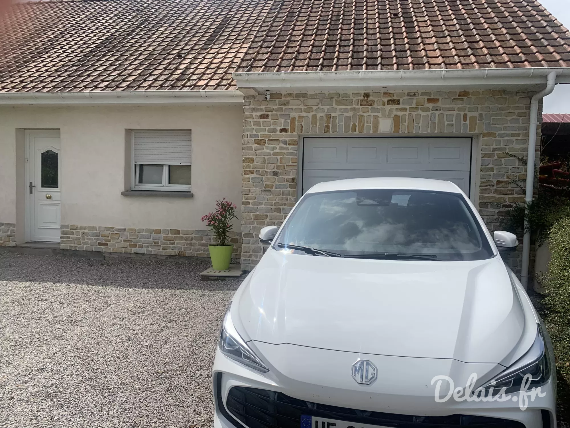 MG3 Dover White Comfort