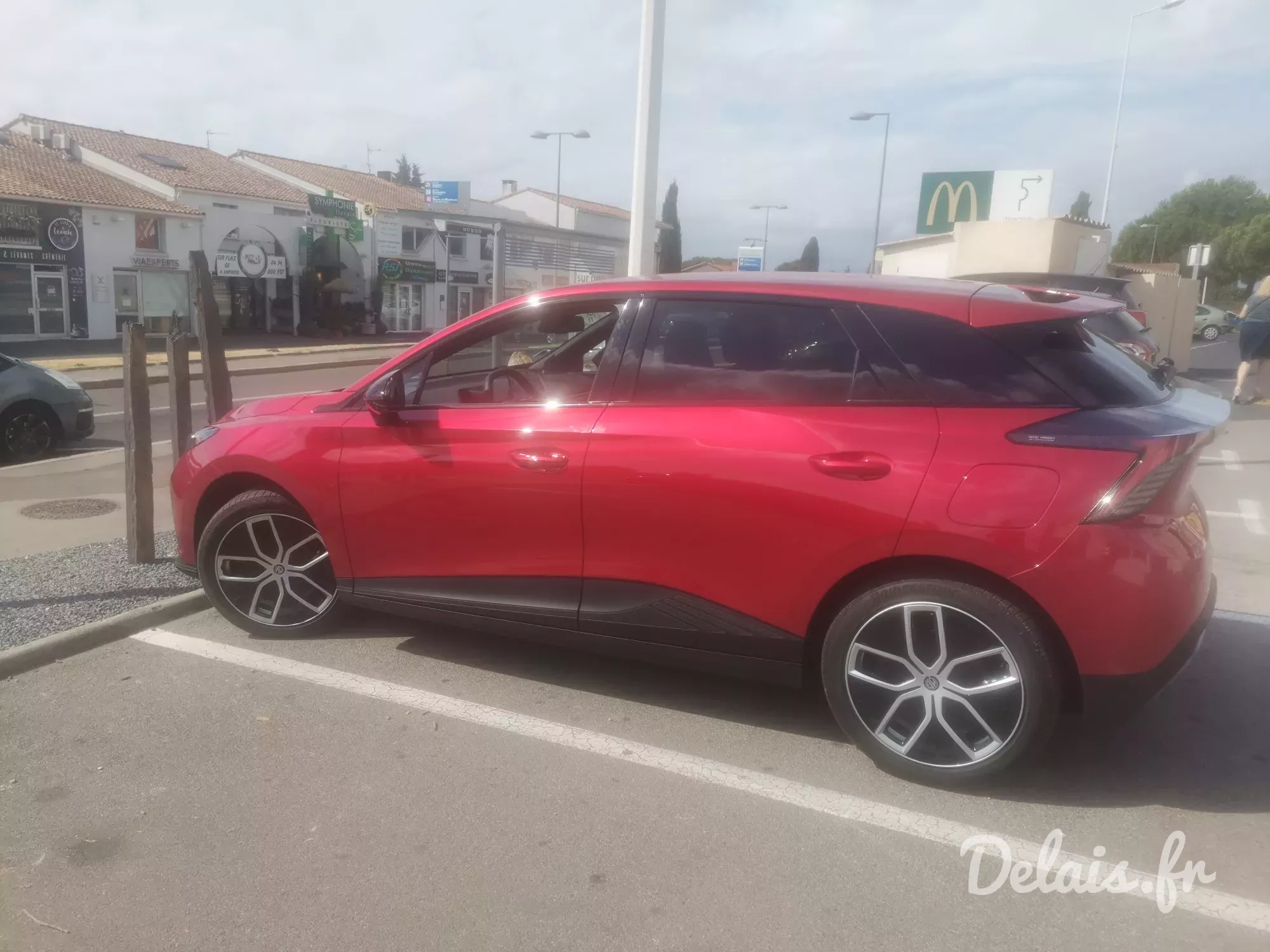 MG4 Diamond Red Luxury