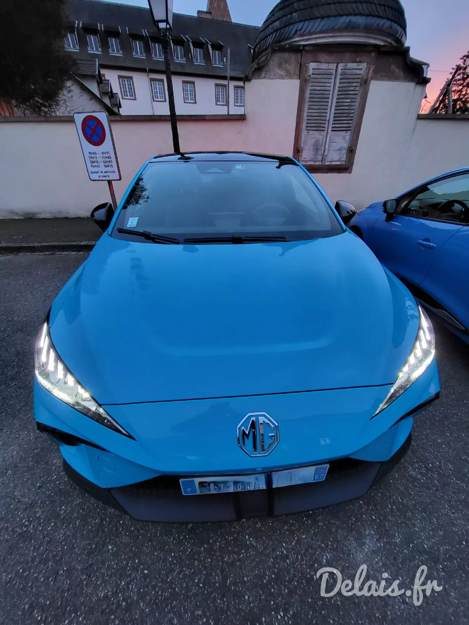 MG4 Brighton Blue Luxury