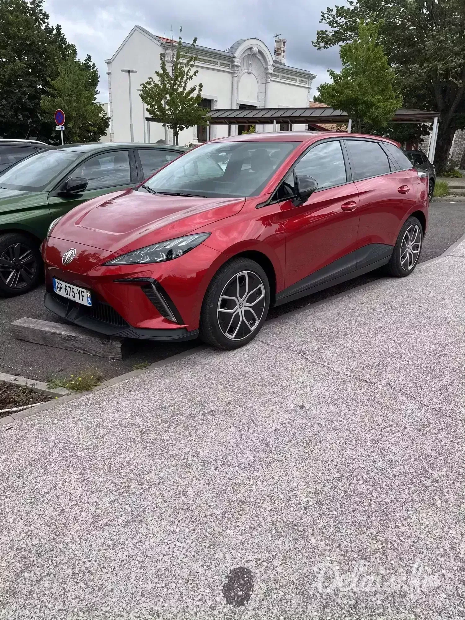 MG4 Diamond Red Luxury