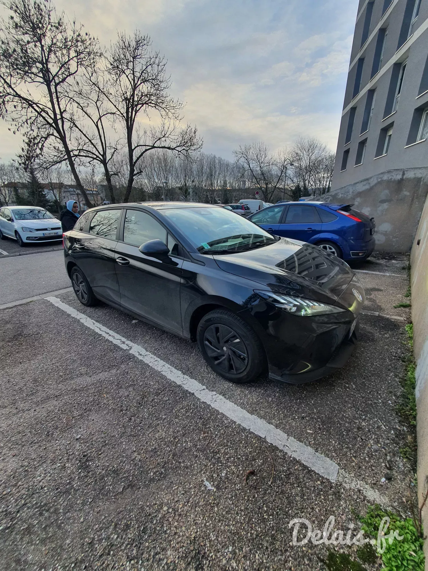 MG4 Pebble Black Standard