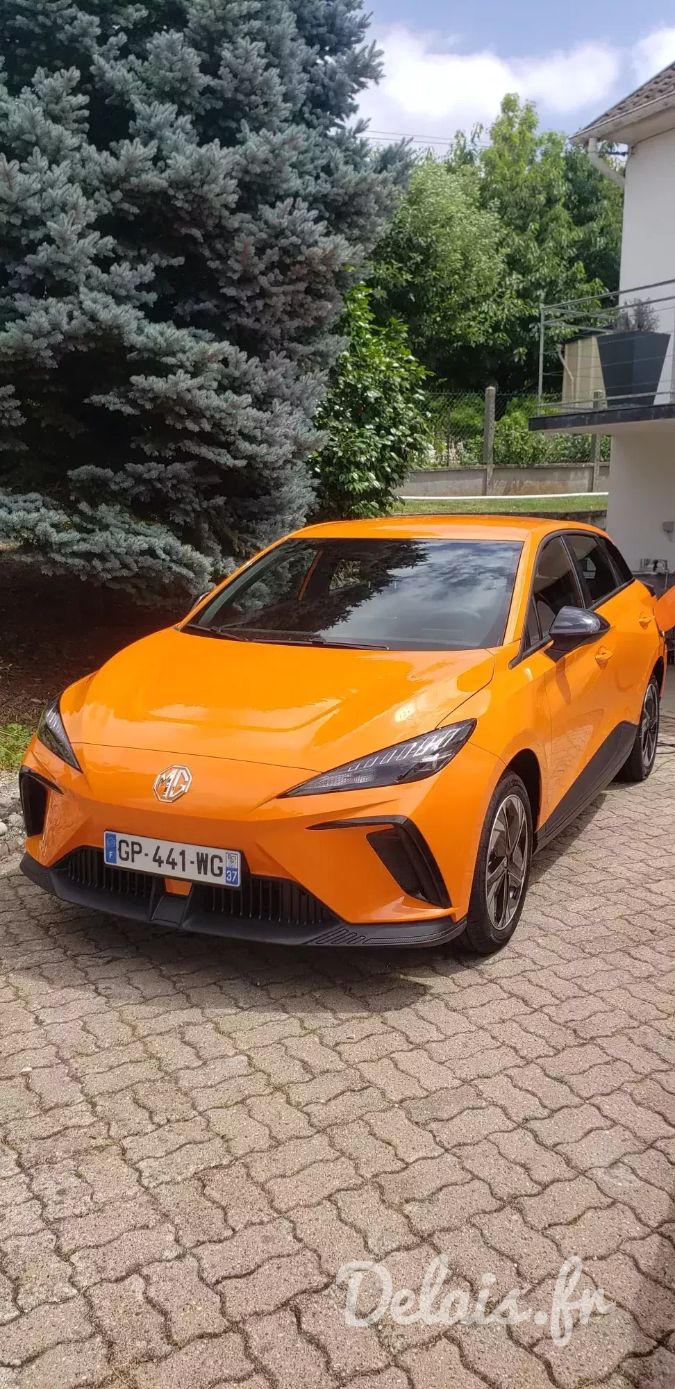 MG4 Fizzy Orange Standard