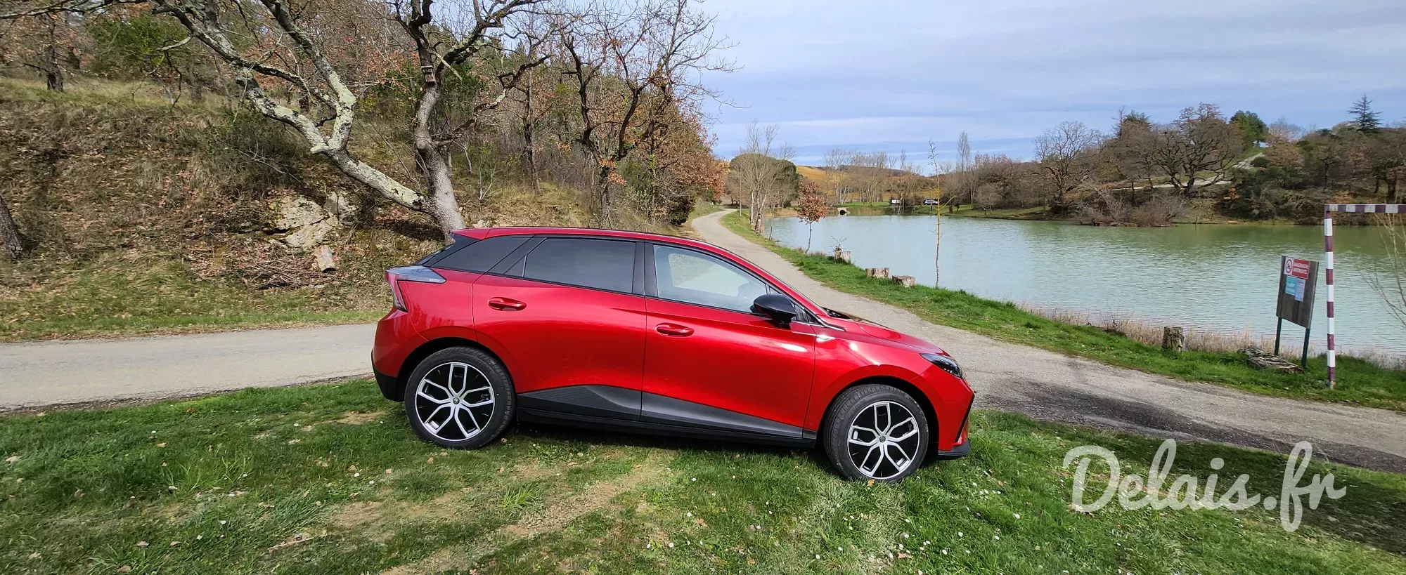 MG4 Diamond Red Luxury