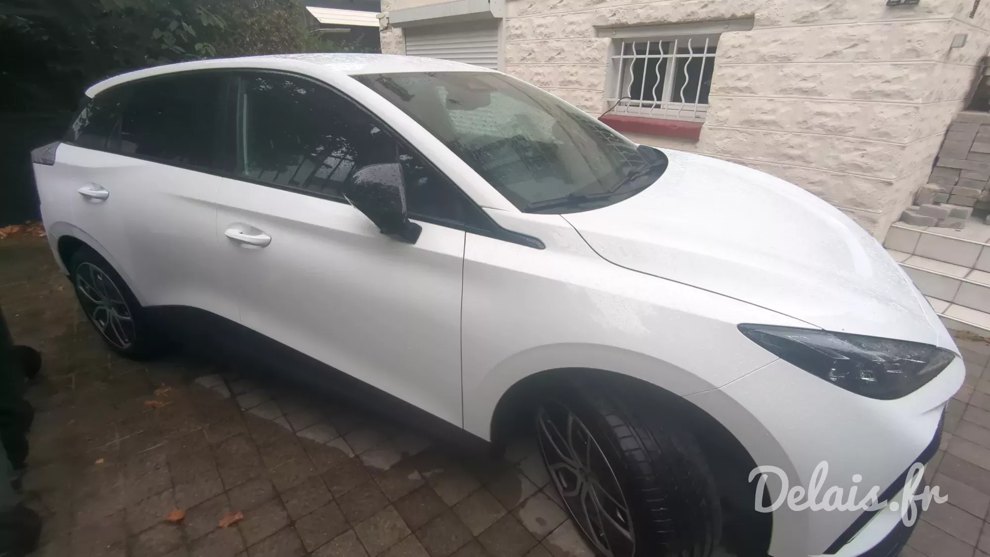 MG4 Dover White Luxury