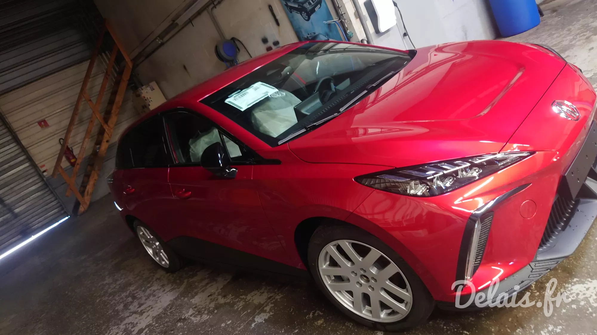 MG4 Diamond Red Luxury