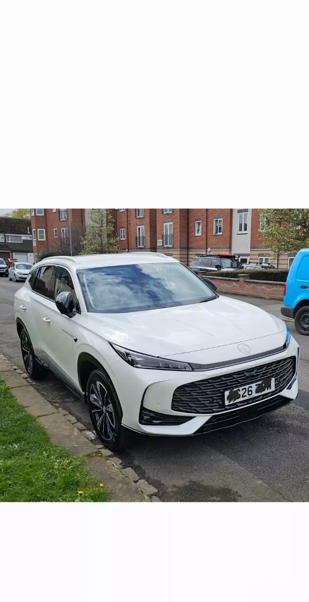 MG EHS Pearl White Luxury
