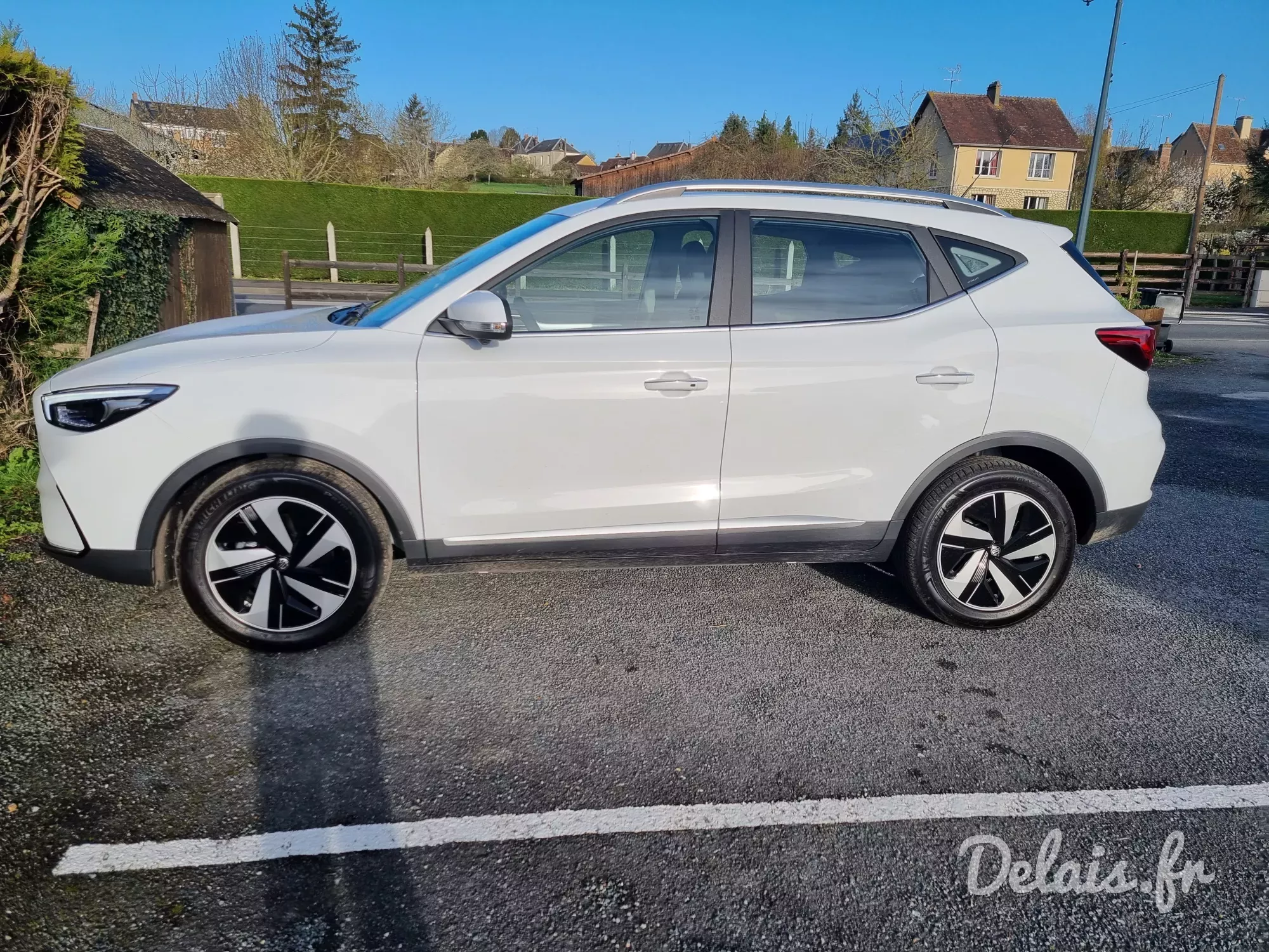 MG ZS Cosmic Silver Luxury